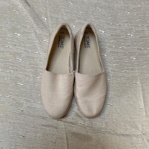 TOMS Women's Beige Textured Flats